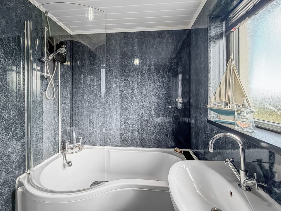Bathroom | The White House, Colwyn Bay