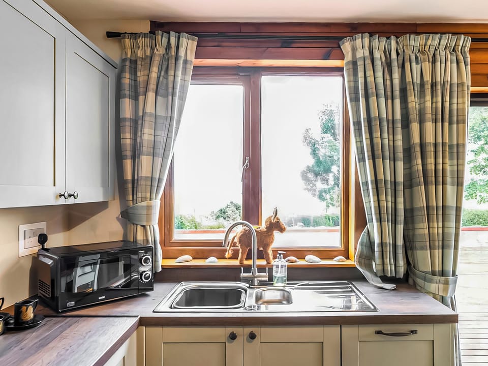 Kitchen/diner | Sutherland Cabin, Brora