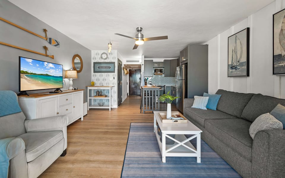 Luxury Sapphire Beach Condo Living Room, Kitchen,  smartTV & comfortable sofabed