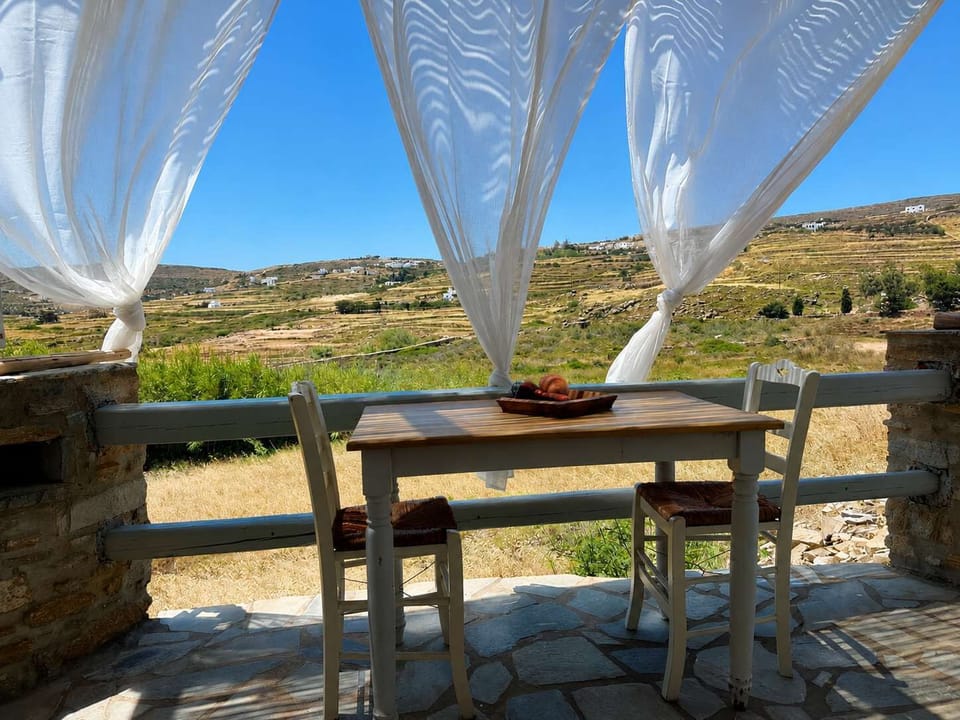 Outdoor Dining Terrace with Mountain Views