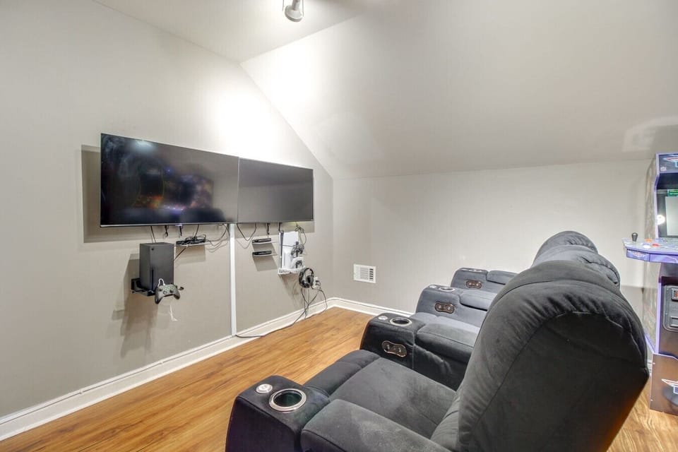 Media Room | Theater Recliner Seating | Wall Mounted TV