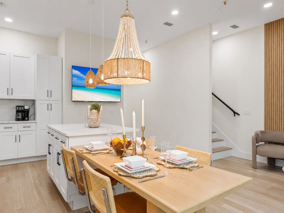 Kitchen - Island Dinner Seating - Second Floor
