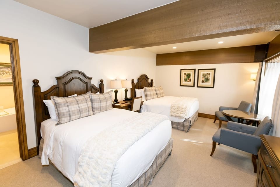 Bedroom, Room, Indoors, Furniture, Bed