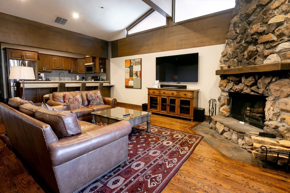 Living Room, Indoors, Room, Couch, Furniture
