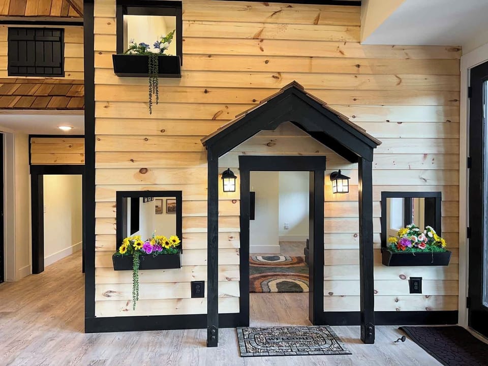 Kid's Playhouse- Entry