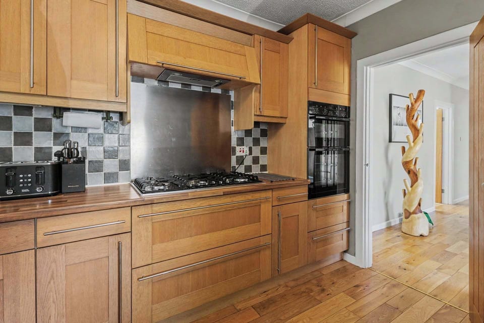 The stylish, well-equipped kitchen makes holiday cooking simple, whether you are preparing a picnic, a quick lunch or a cosy supper after a day by the sea.