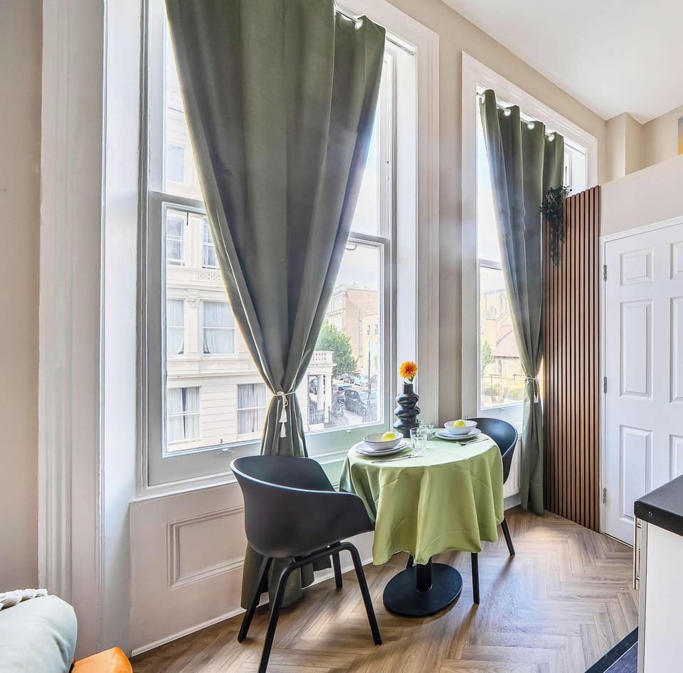 BRIGHT AND MODERN STUDIO WITH EVERYTHING YOU NEED FOR A COMFORTABLE STAY