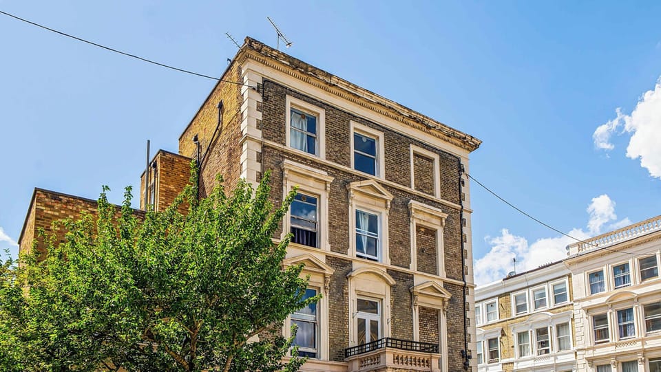 BEAUTIFULLY MAINTAINED PROPERTY EXTERIOR