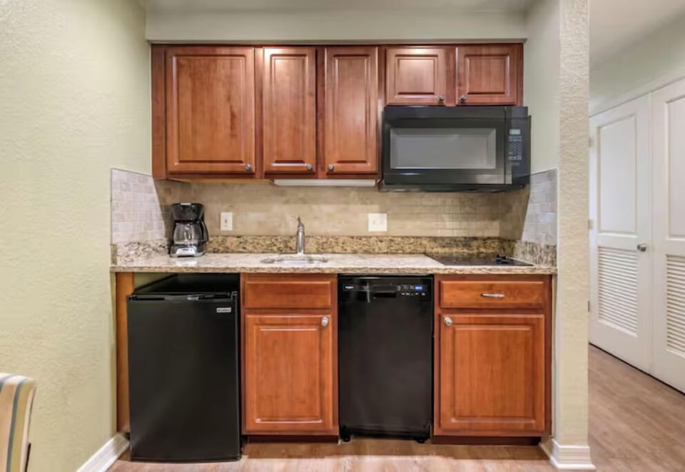Brew coffee and prep quick bites in the handy kitchenette.