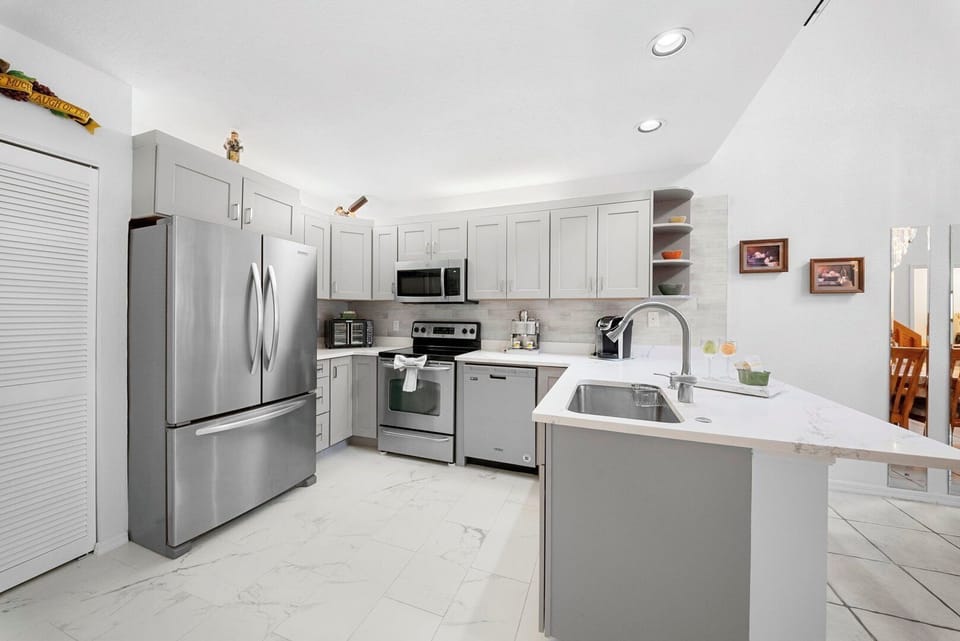 Brand New Appliances (+ Airfryer Provided)