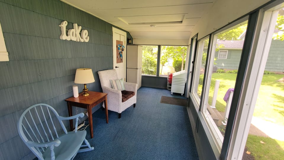 Rear screened in porch
