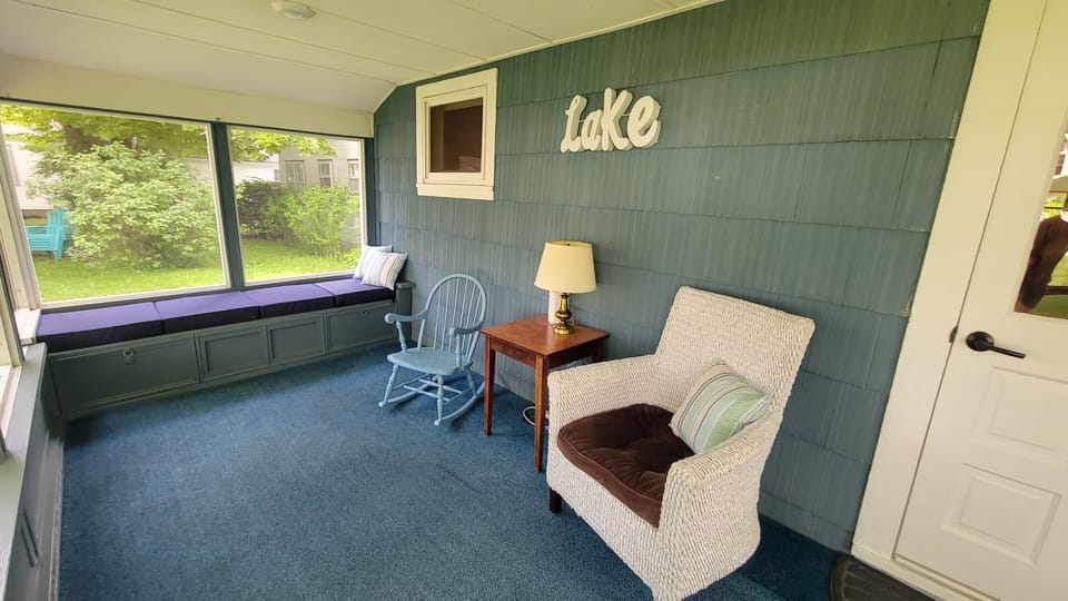 Screened in rear porch