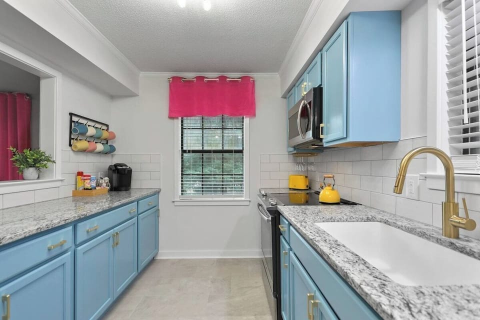 Bright cabinets, sunny pops of yellow, and everything you need to cook, sip, and stay awhile.