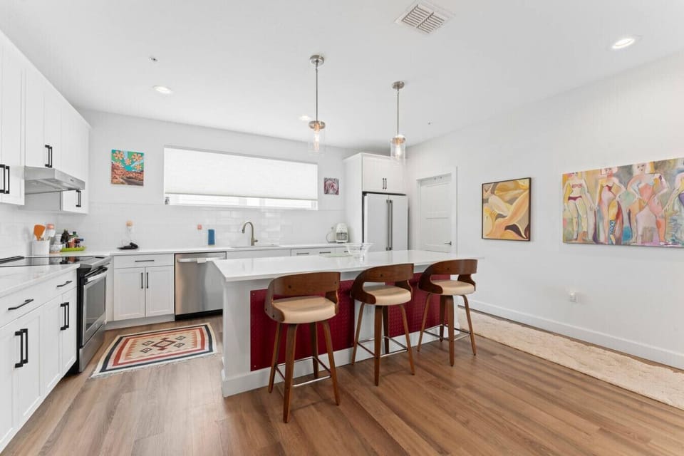 Light & Airy Full Kitchen