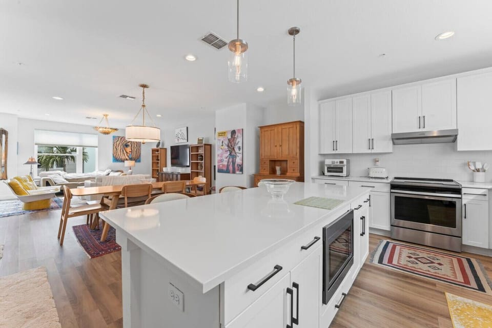Oversized Kitchen with Open Concept