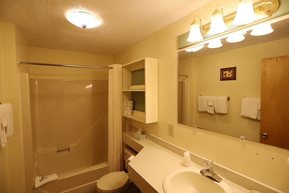 Full Bath in Main Hallway in Condo at Waterville Valley
