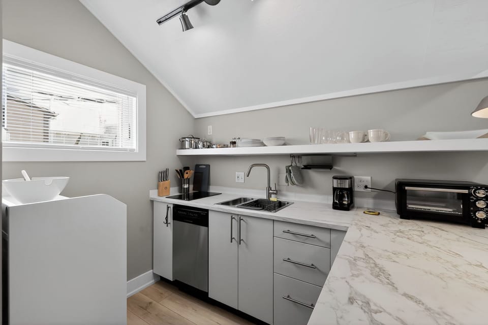 Full Kitchen with Dishwasher