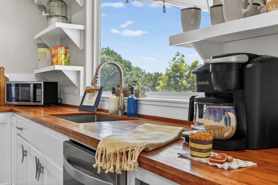 Complimentary coffee, coffee maker, hot water kettle, and toaster are provided.