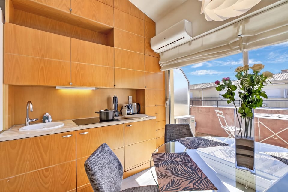 Kitchen and dining area