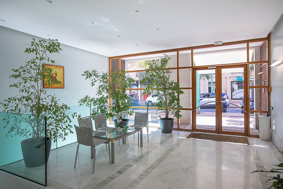 Common area (corridors, hall)