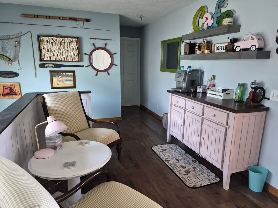 coffee bar/ sitting area
