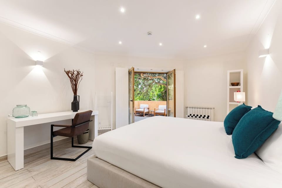 Bedroom. Interior and views may vary based on location and availability.