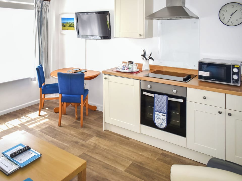 Open plan living space | Ammonite 2 - Golden Acre, Bridport