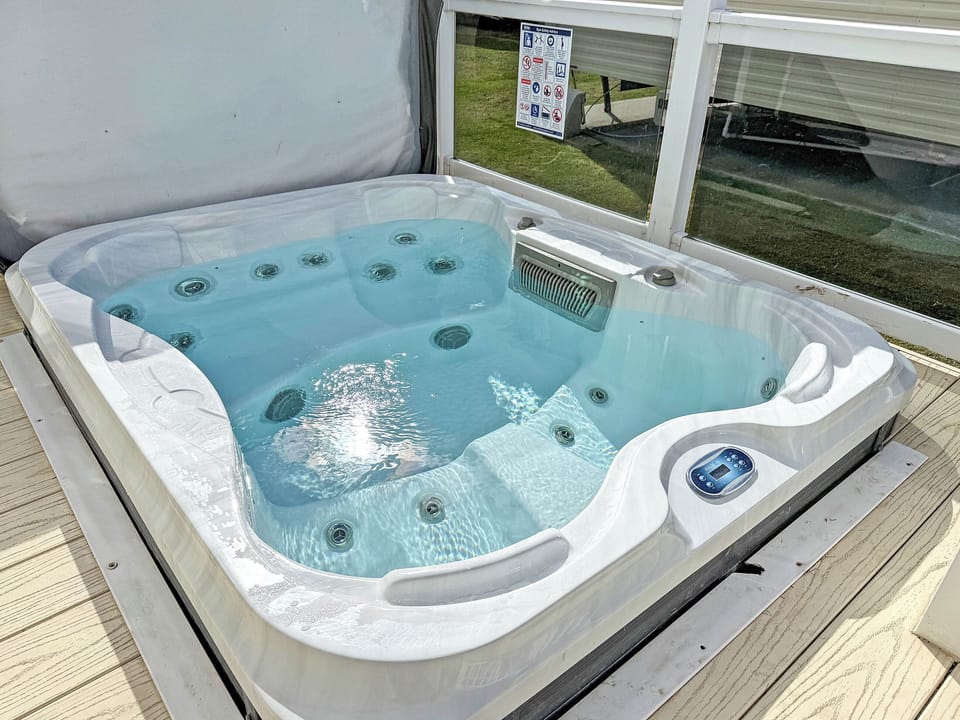 Hot tub | Skegness Fields 108 - Skegness Fields, Skegness