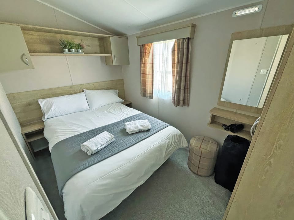 Double bedroom | Sunnymede B5 - Sunnymede Caravan Park, Ingoldmells