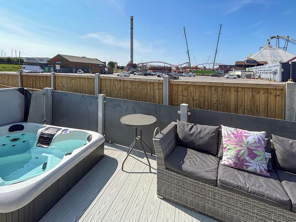 Hot tub | Sunnymede A6 - Sunnymede Caravan Park, Ingoldmells