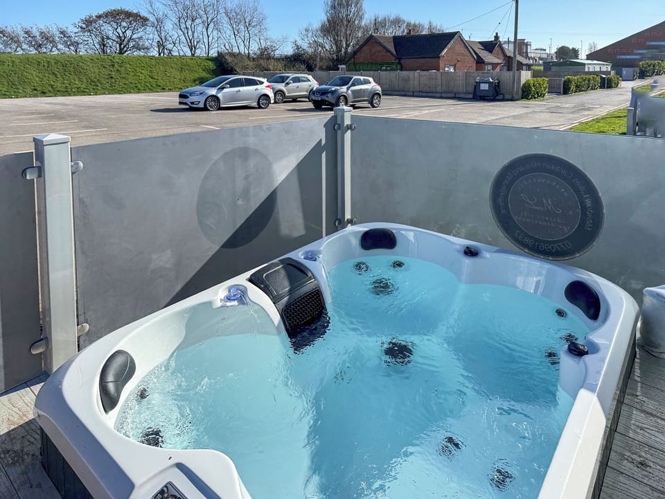 Hot tub | Sunnymede D1 - Sunnymede Caravan Park, Ingoldmells