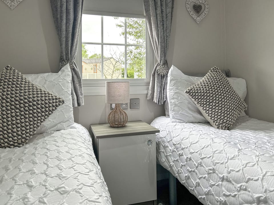 Twin bedroom | Sunset Lodge, Morpeth