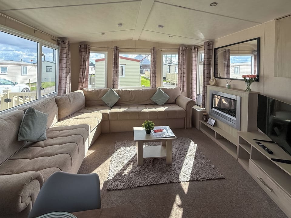 Open plan living space | Sunnymede D11 - Sunnymede Caravan Park, Ingoldmells