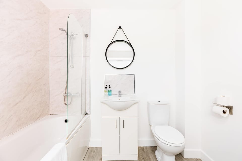 Birmingham Estate | Birthday & Hen Retreat House in Birmingham