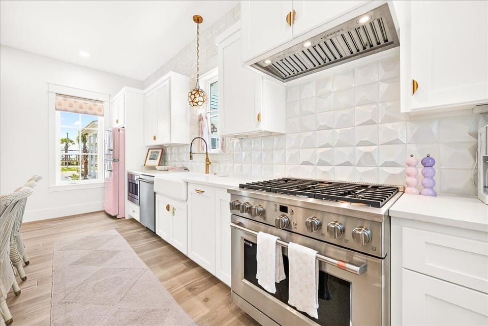 Kitchen, 1st Floor
