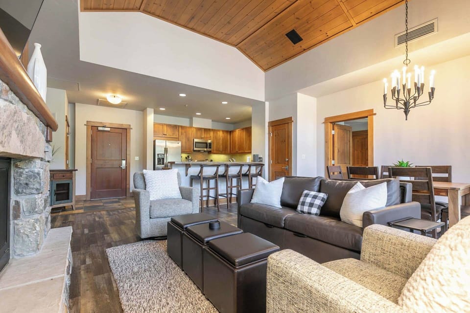 013-008-Interior-3307x2205