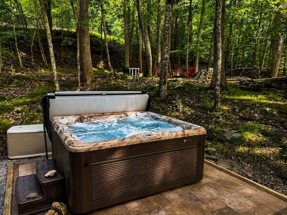 Outdoor spa tub
