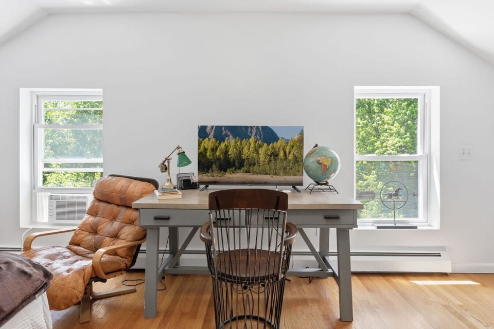 Dedicated workspace on upper level
