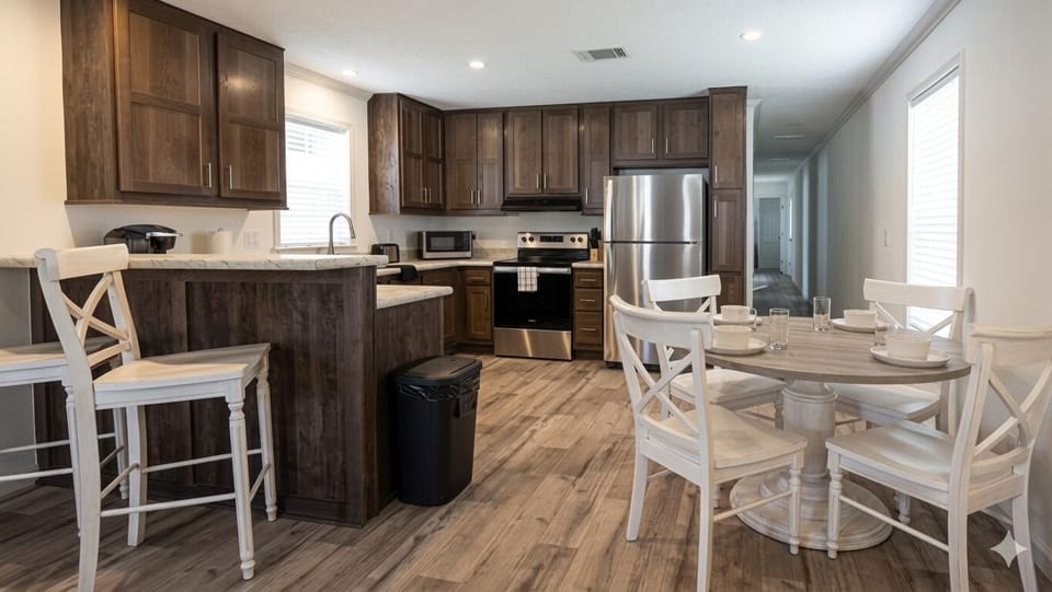 Kitchen/Dining Area
