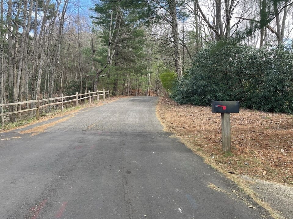Street Scene: quiet neighborhood with little traffic