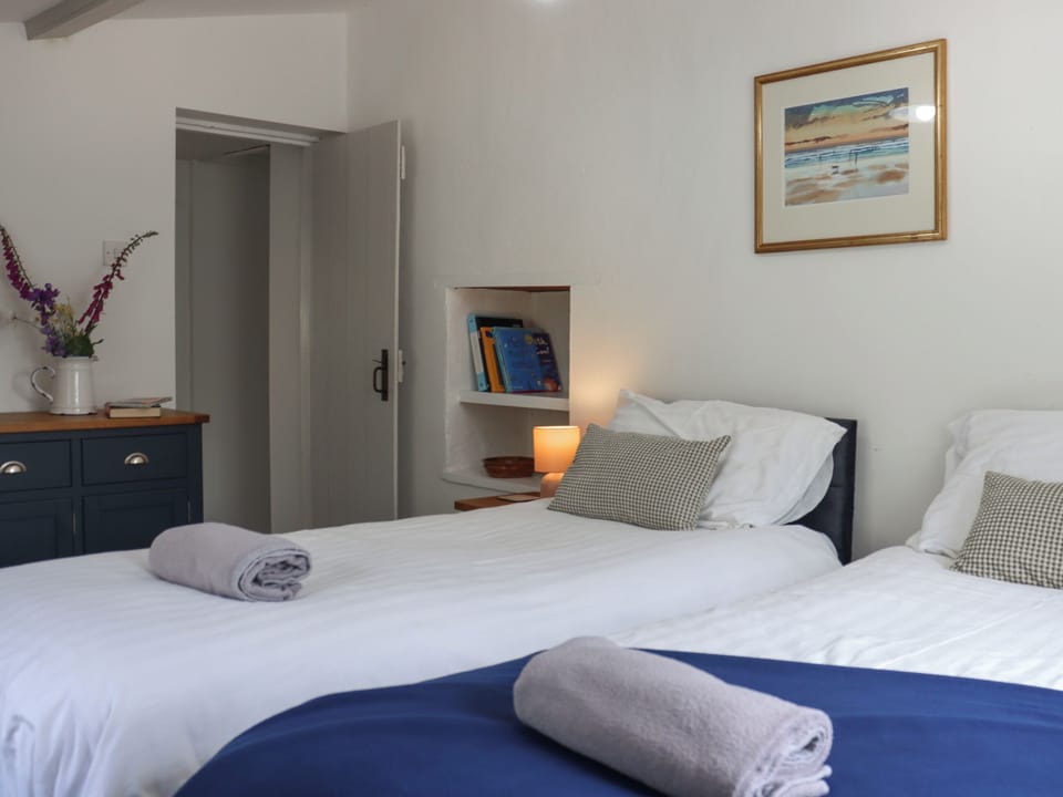 Twin bedroom | Pantglas, Llandysul