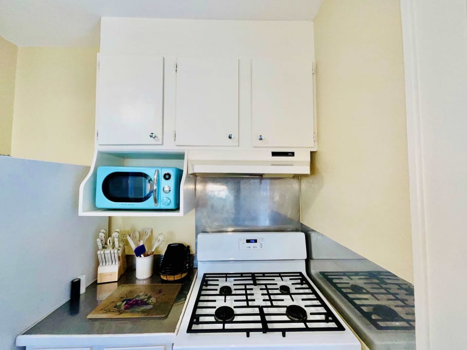 The cozy kitchen offers all the comforts of home​