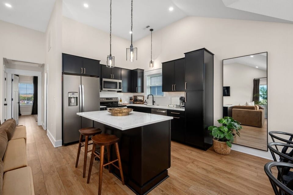 11-web-or-mls-114-E-Fifth-TL-Kitchen-V2