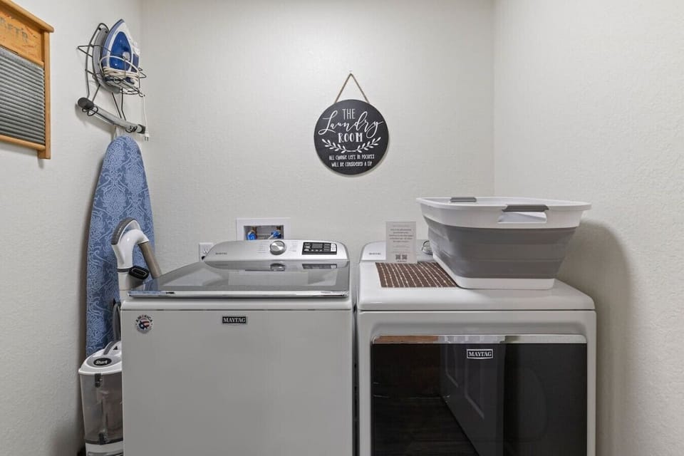 This level also features a full bathroom for convenience and a dedicated laundry area equipped with a washer and dryer, making it ideal for extended stays and outdoor adventures.