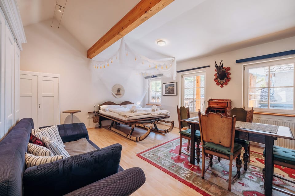 Livingroom and double Bed with TV