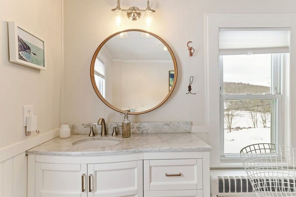 Full bathroom 1