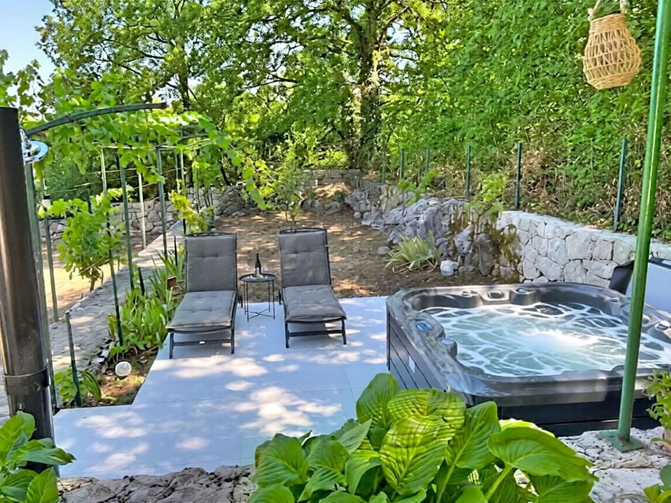 Garden, Shrub, Rock, Furniture, Outdoor Furniture, Backyard, Flowerpot, Chair, Landscaping