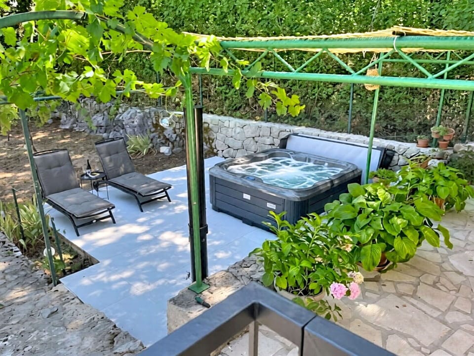 Swimming Pool, Composite Material, Shade, Garden, Backyard, Flowerpot, Outdoor Furniture, Leisure, Landscaping, Chair