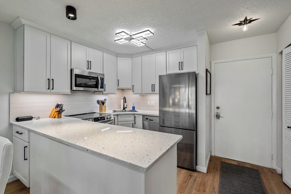 Fully renovated and fully appointed kitchen.