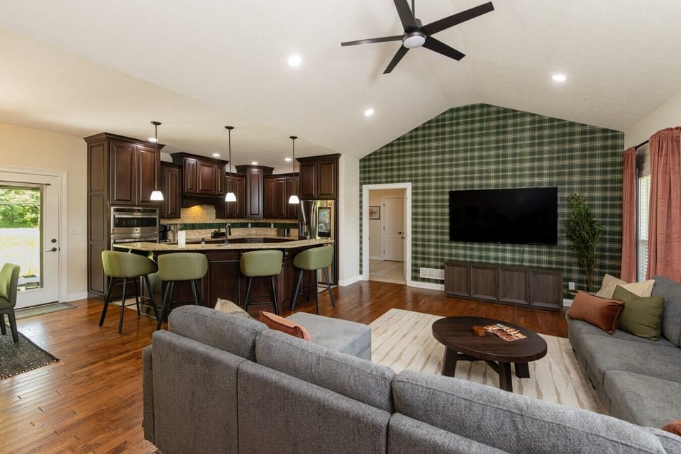 Bardstown Trailhead - Main Living Space-1